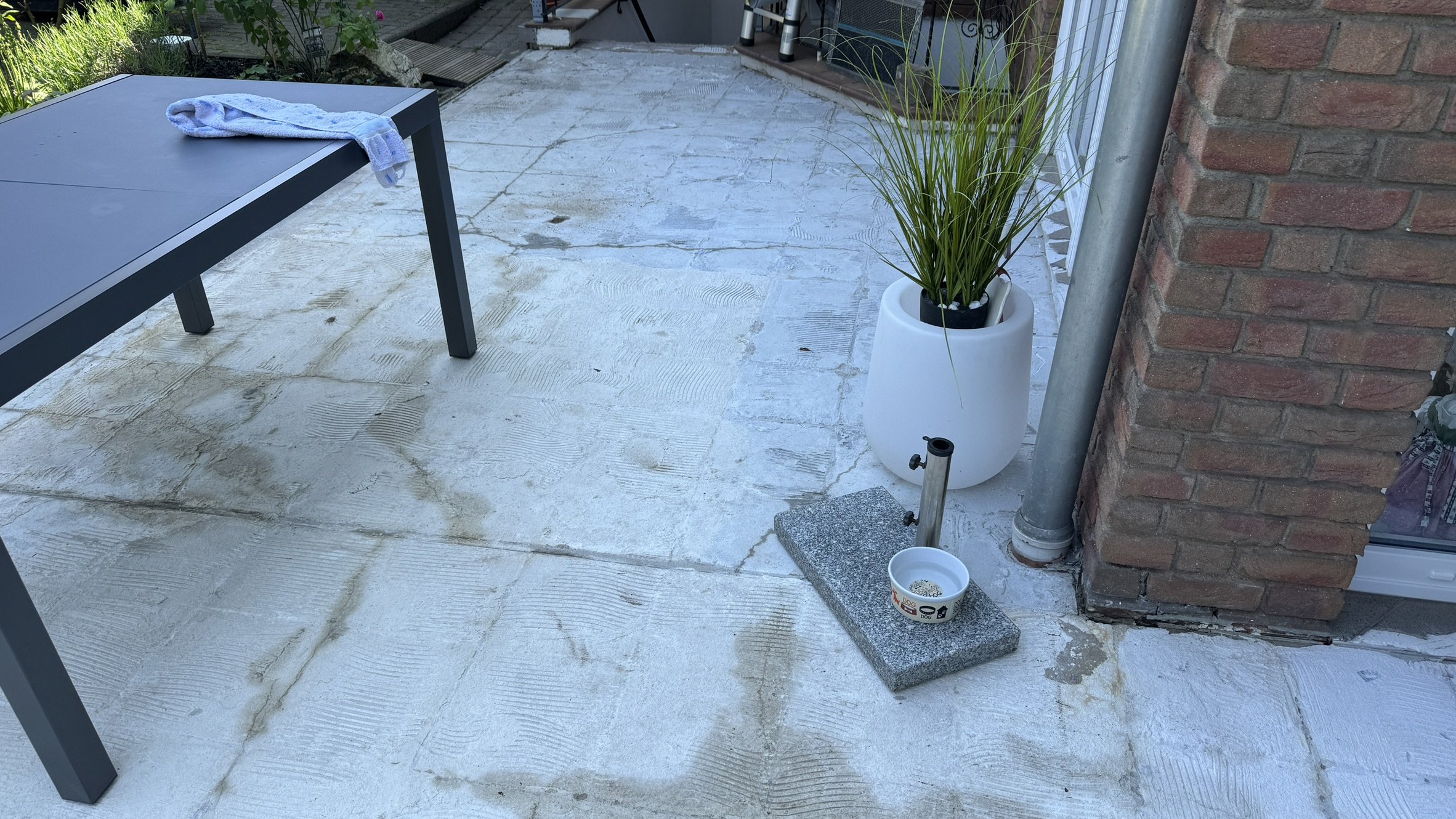 Freigelegter Untergrund während der Terrassensanierung in Hürth